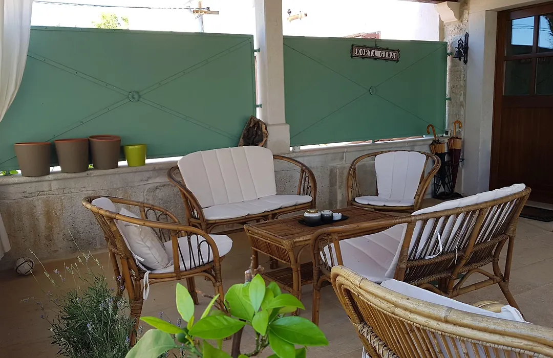 Bed & Breakfast Korta Gira-1